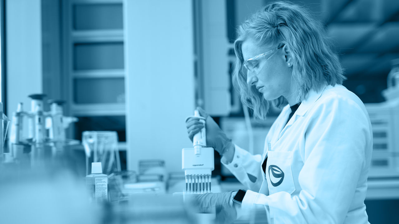 Female scientist in the PMI lab, Cube